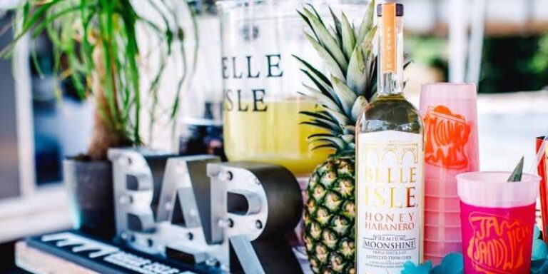 Pop-Up-Bar-by-Belle-Isle-Moonshine